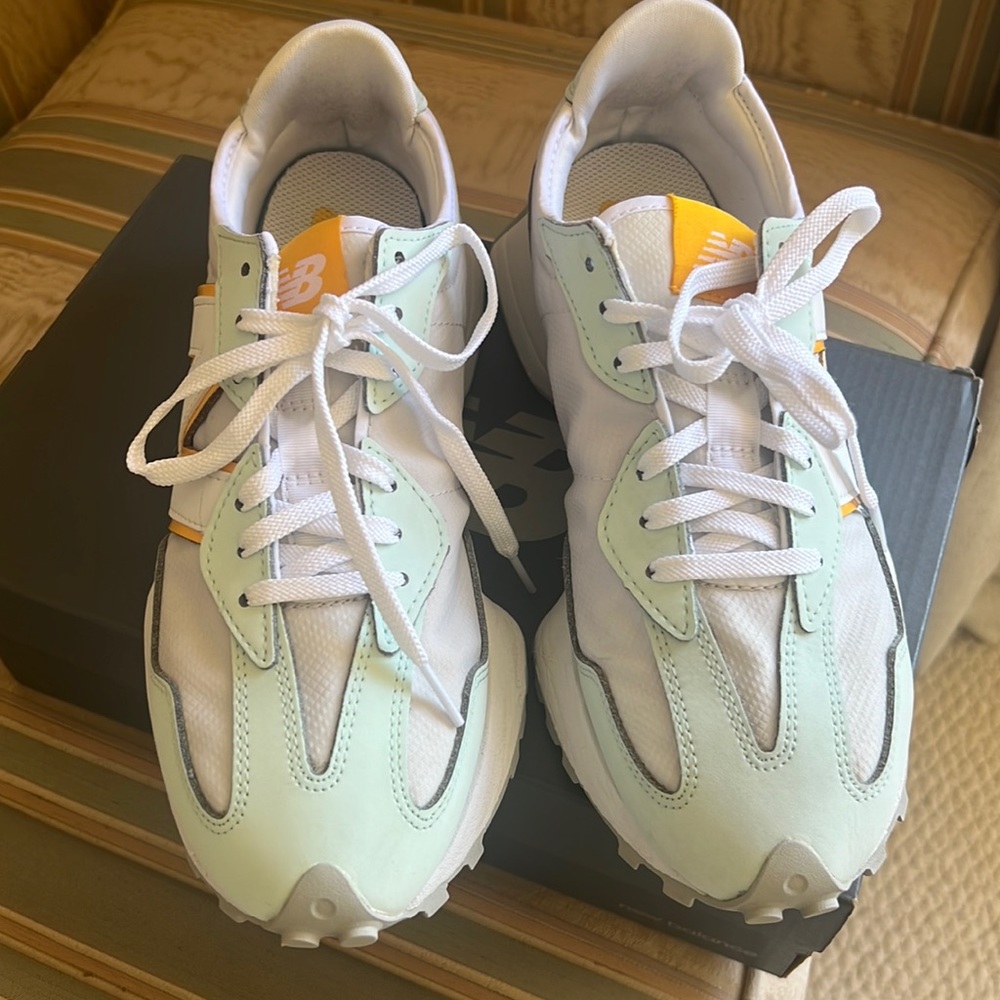 Pre owned New balance 327